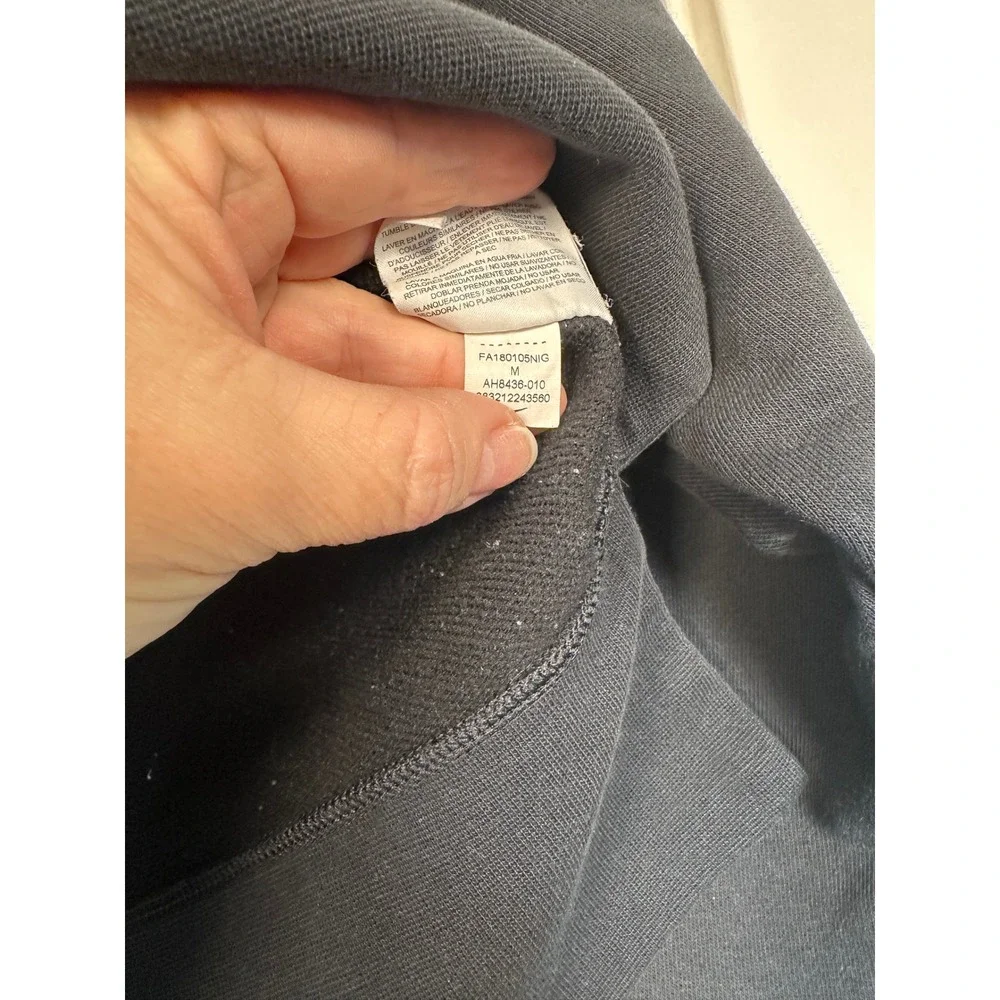 Nike Dri-FIT Black Cropped Sweatshirt Embossed‎ Logo Athleisure Womens Medium